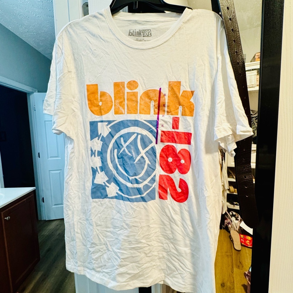Blink-182 Graphic T-Shirt women’s NWOT
